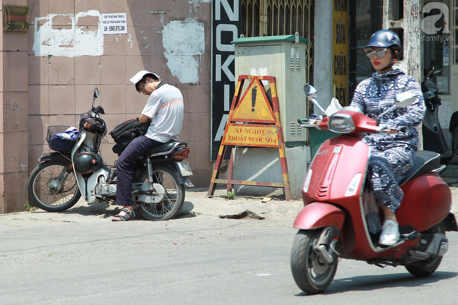 Muôn kiểu chống nắng nóng của người Hà Nội trong những ngày đầu hè